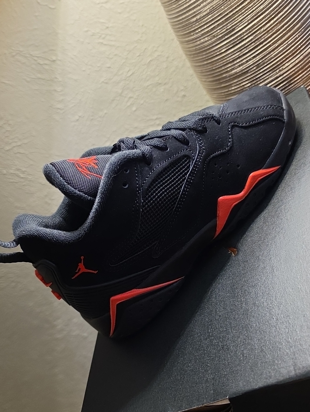 Jordan Kids MVP 92 Black and Red Sneakers 4Y & 4.5Y